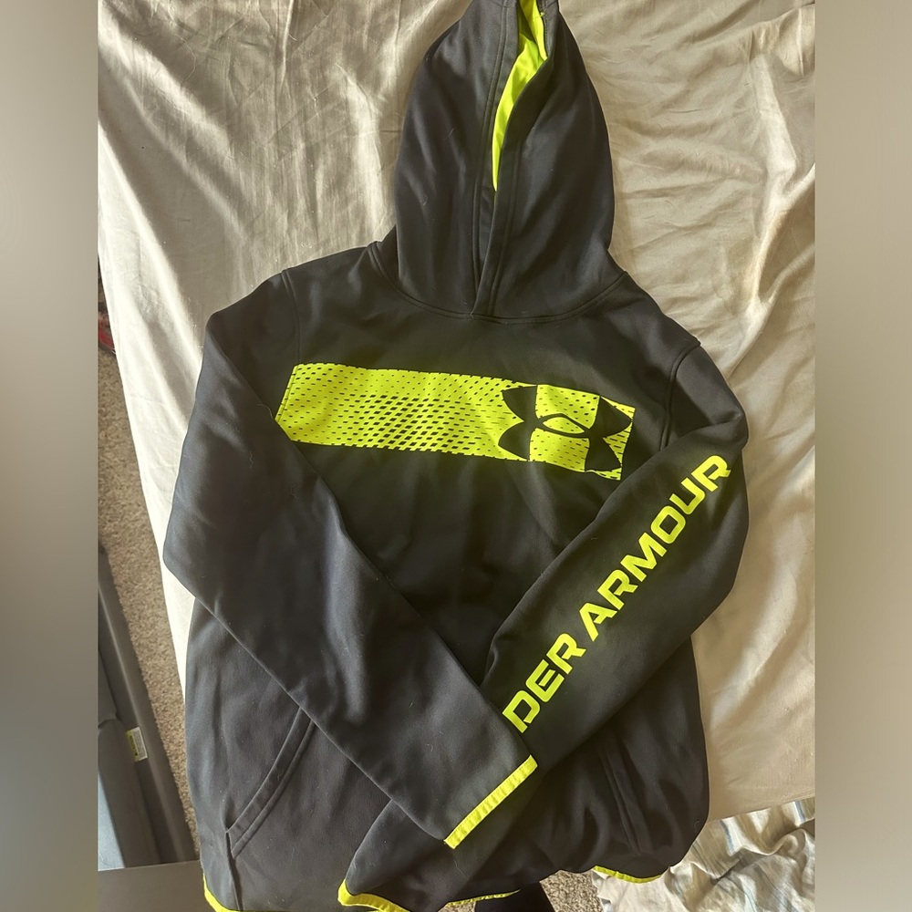 Boys Large Under Armour hoodie
